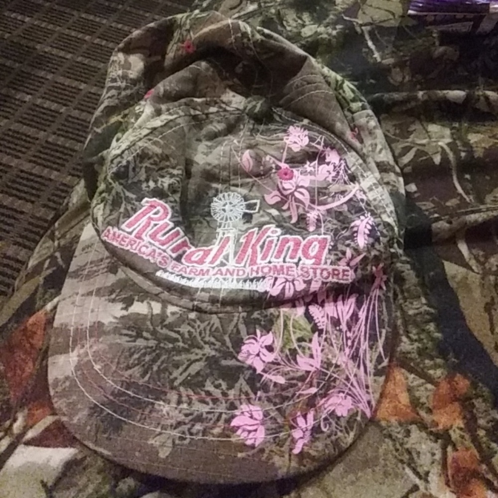 Ladies camo hat